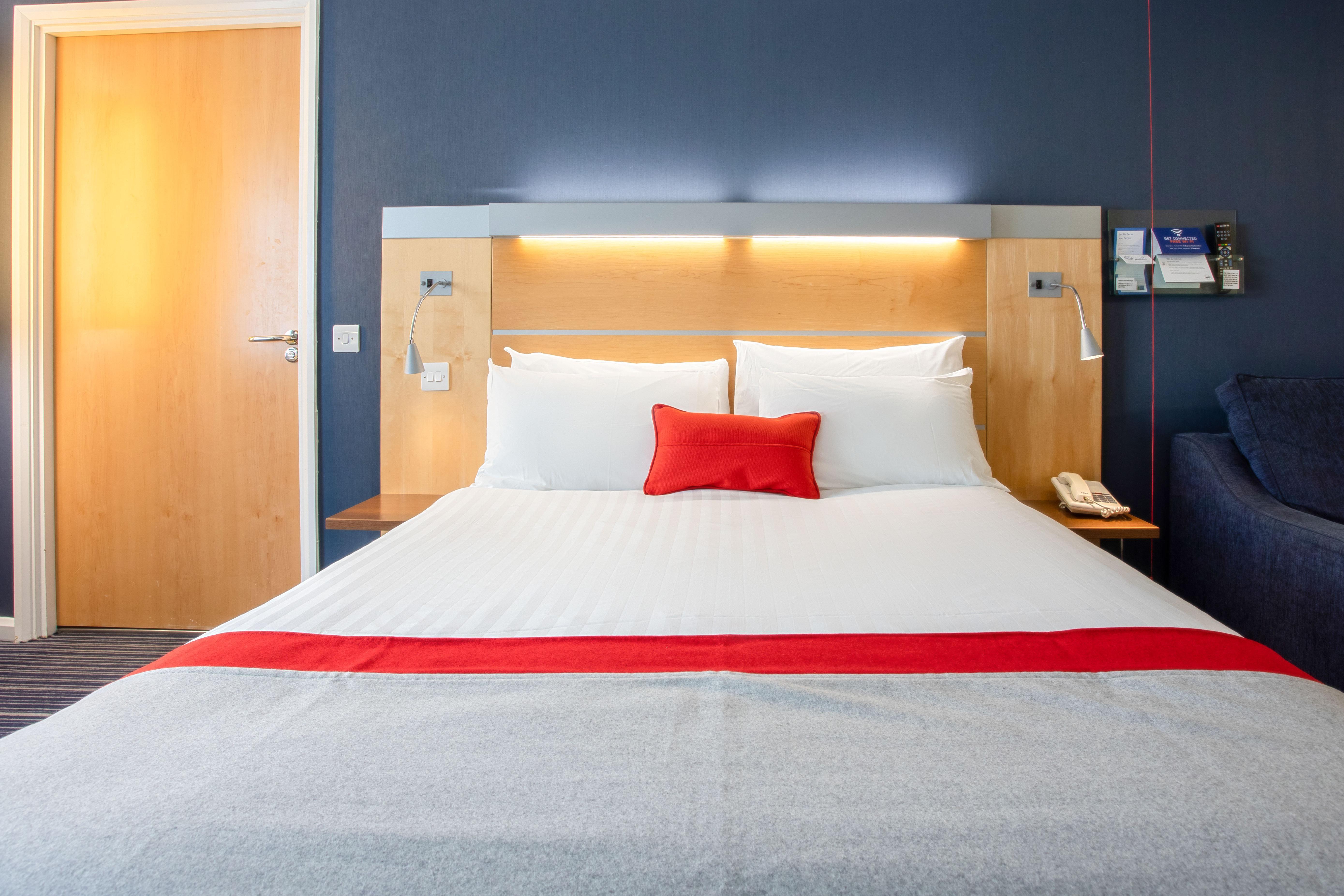 Holiday Inn Express Dunfermline By Ihg Екстер'єр фото