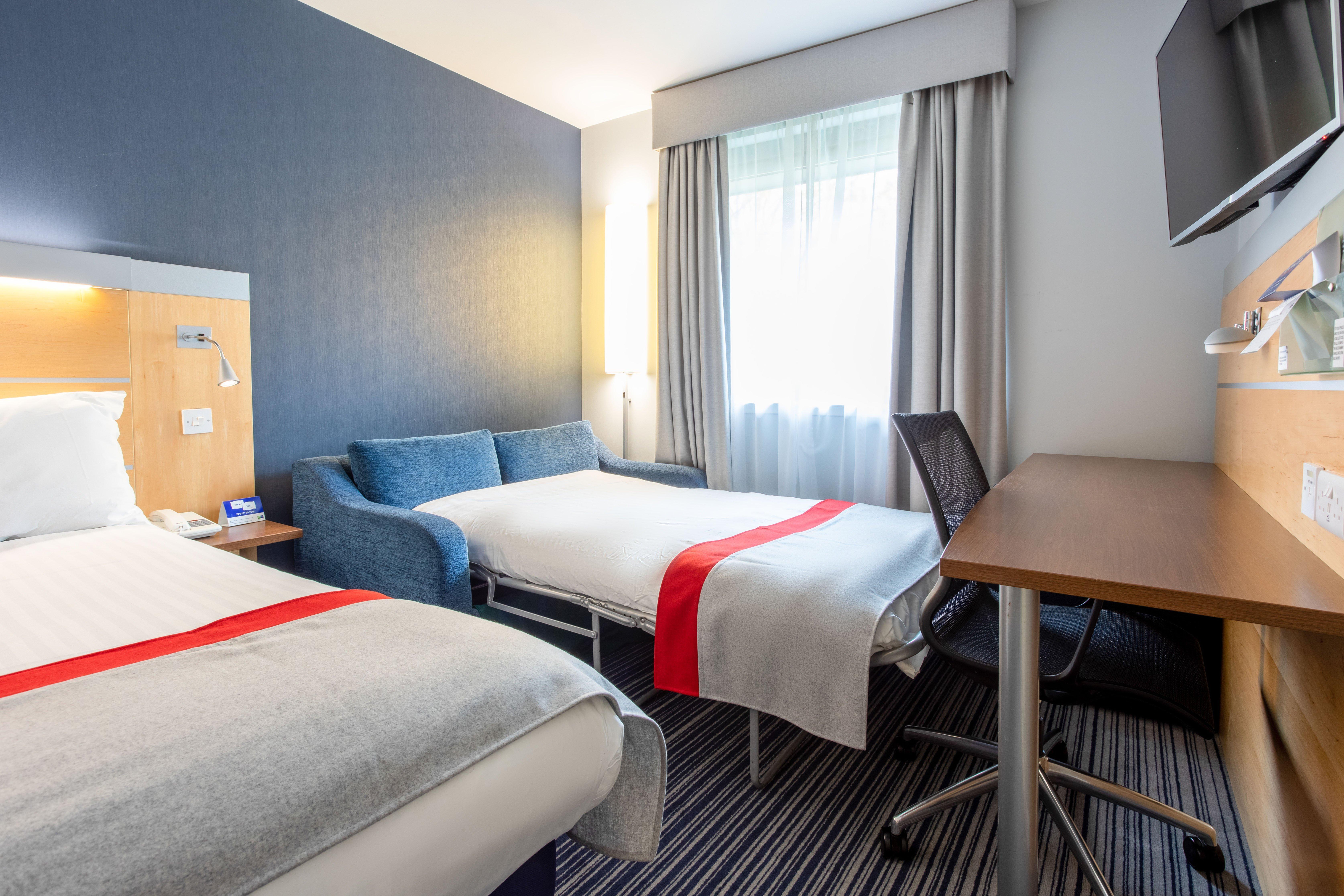 Holiday Inn Express Dunfermline By Ihg Екстер'єр фото