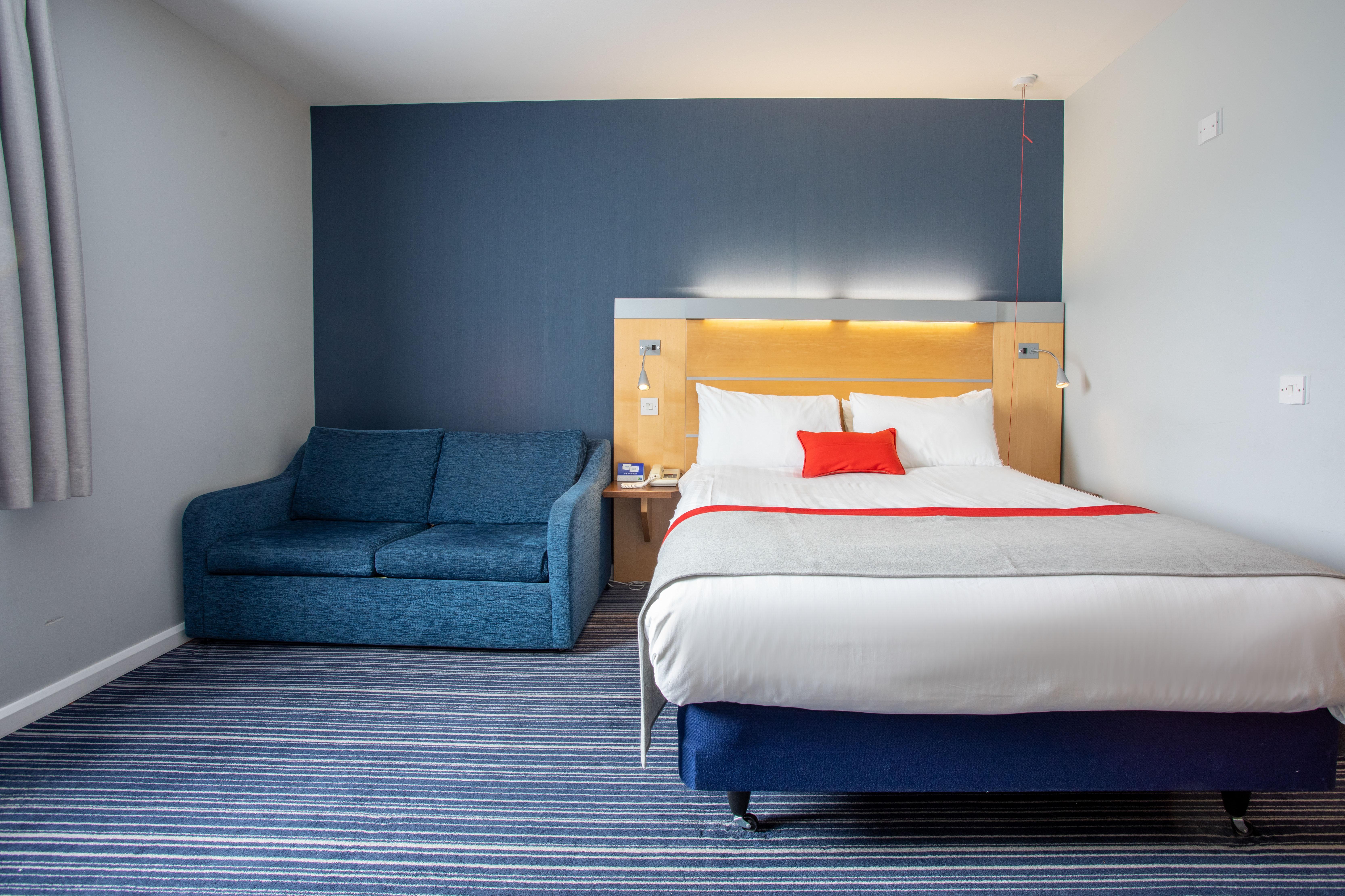 Holiday Inn Express Dunfermline By Ihg Екстер'єр фото