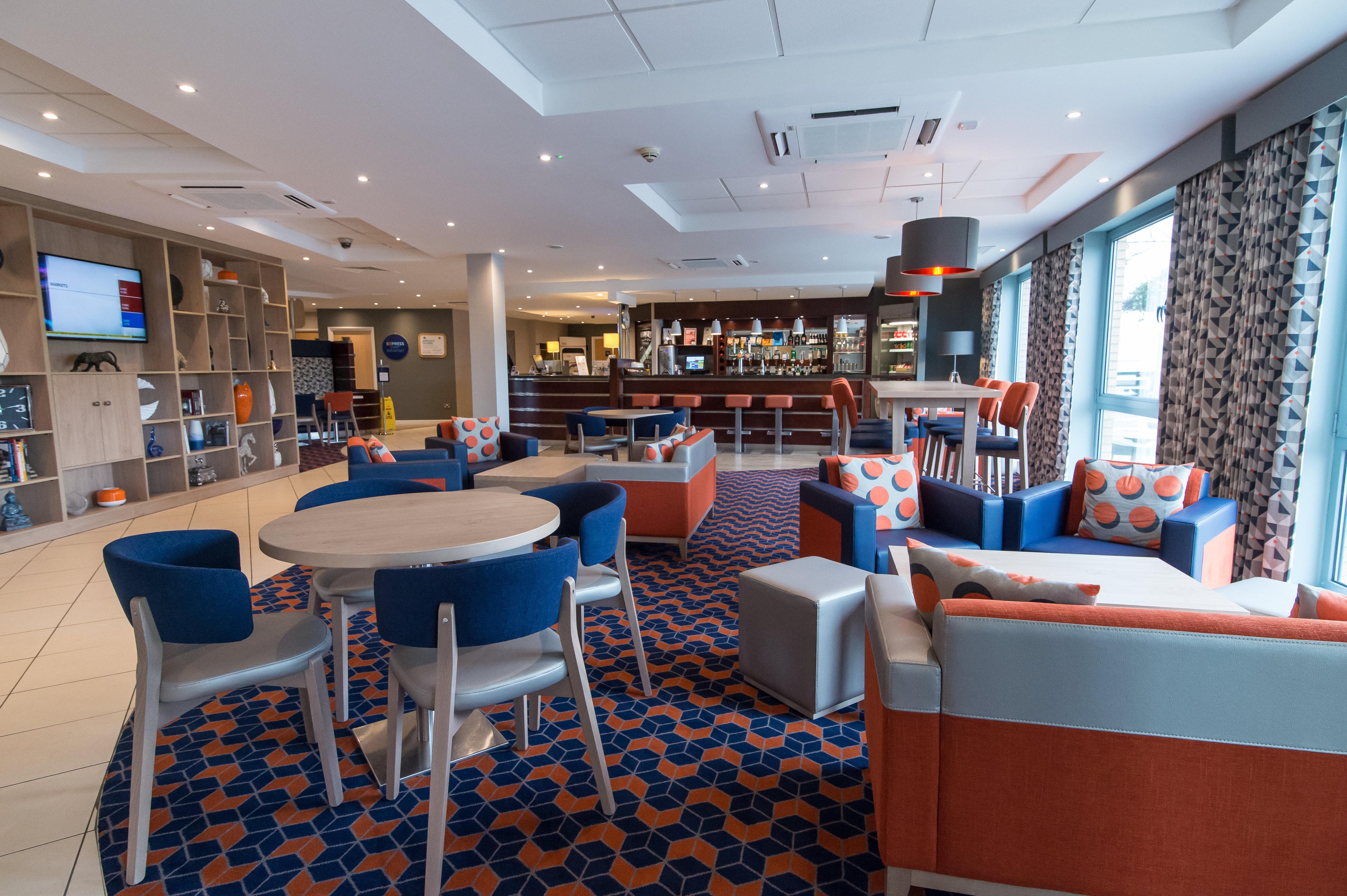 Holiday Inn Express Dunfermline By Ihg Екстер'єр фото
