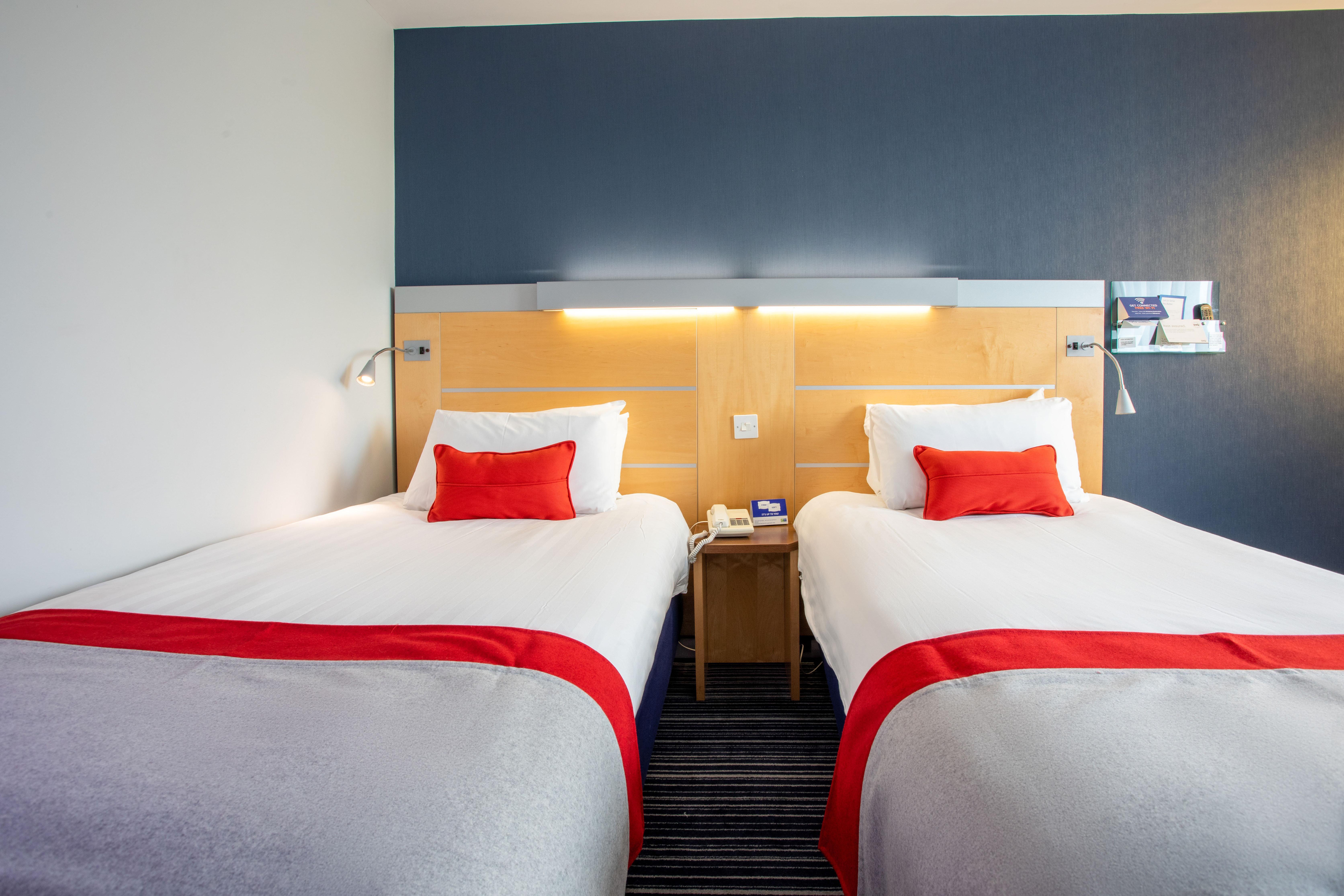 Holiday Inn Express Dunfermline By Ihg Екстер'єр фото