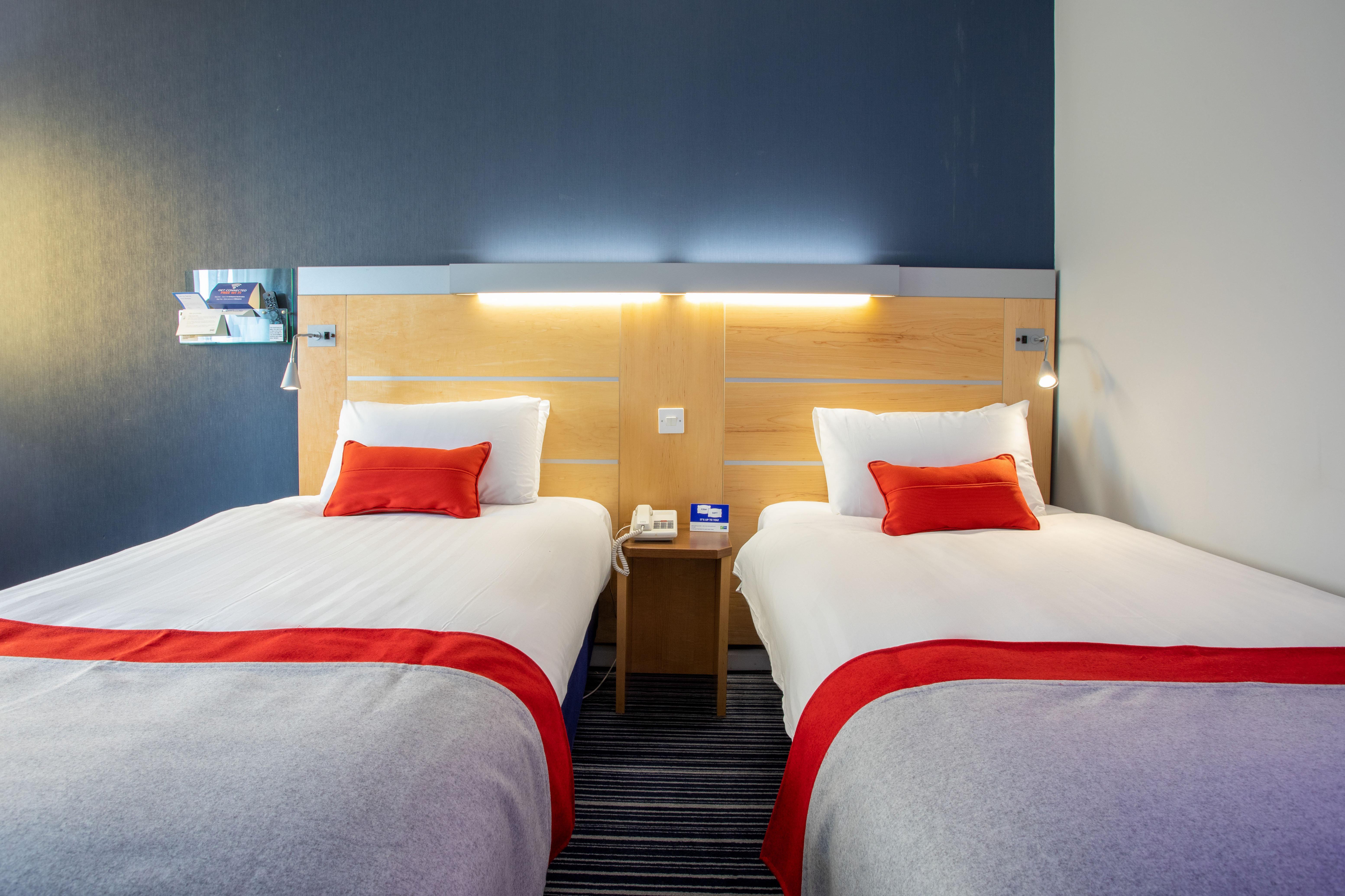 Holiday Inn Express Dunfermline By Ihg Екстер'єр фото