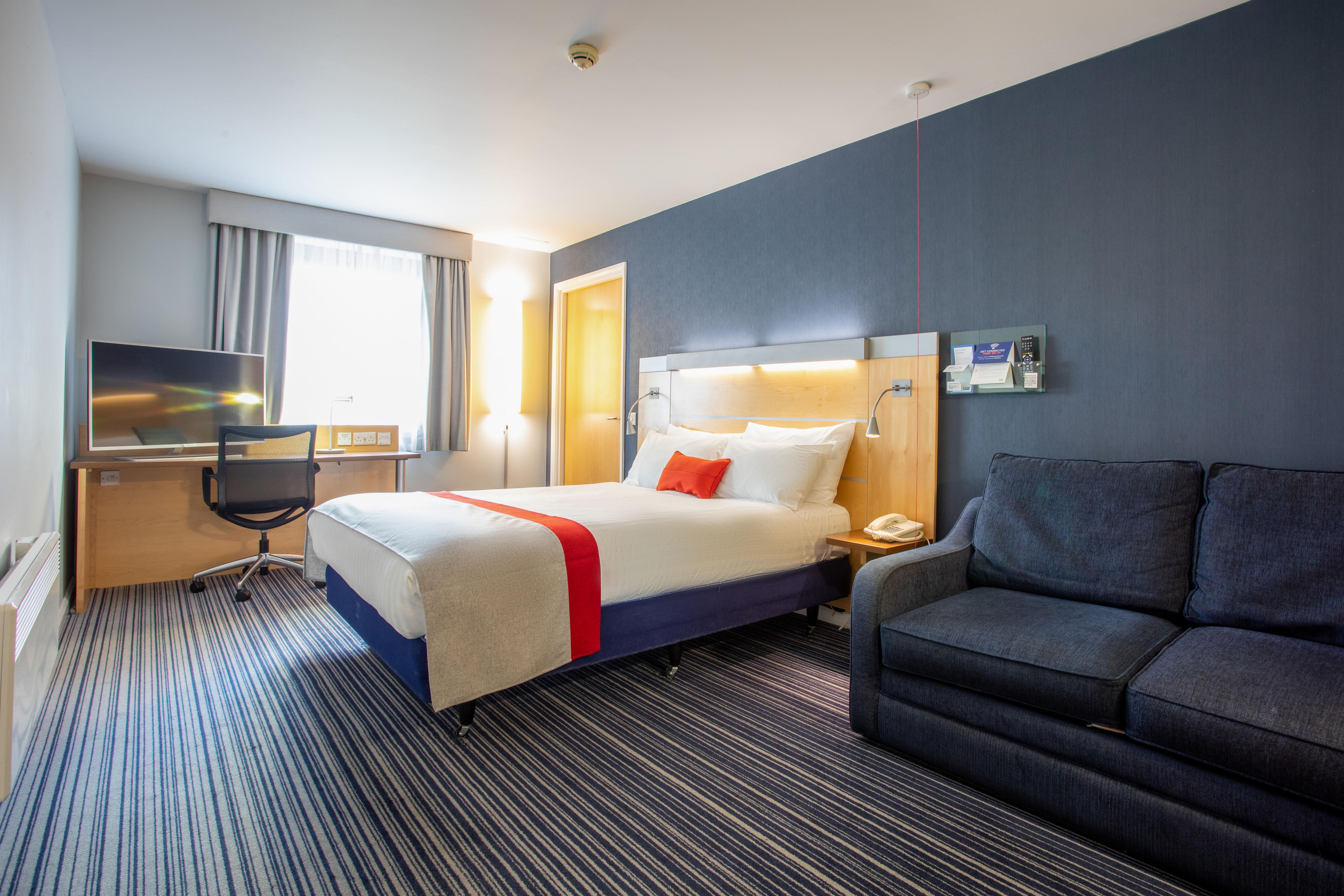 Holiday Inn Express Dunfermline By Ihg Екстер'єр фото