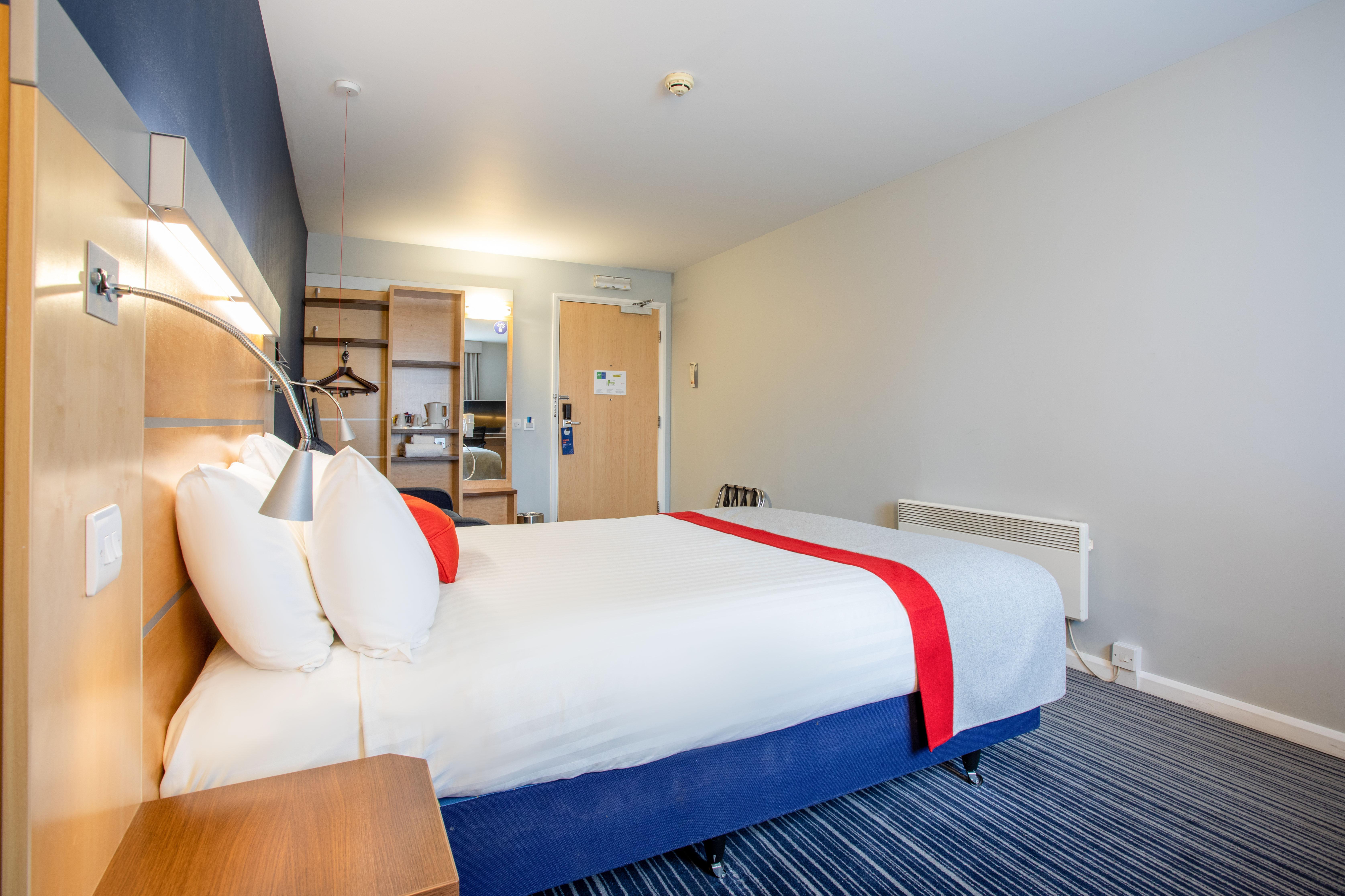 Holiday Inn Express Dunfermline By Ihg Екстер'єр фото