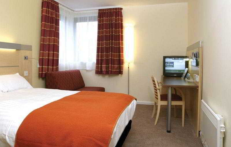 Holiday Inn Express Dunfermline By Ihg Екстер'єр фото