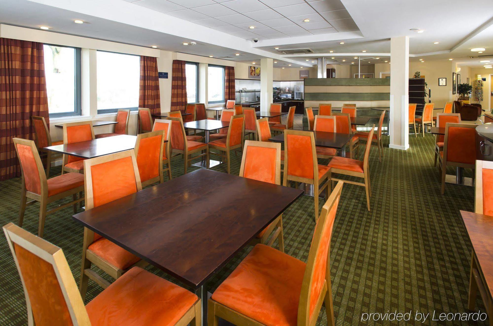 Holiday Inn Express Dunfermline By Ihg Екстер'єр фото