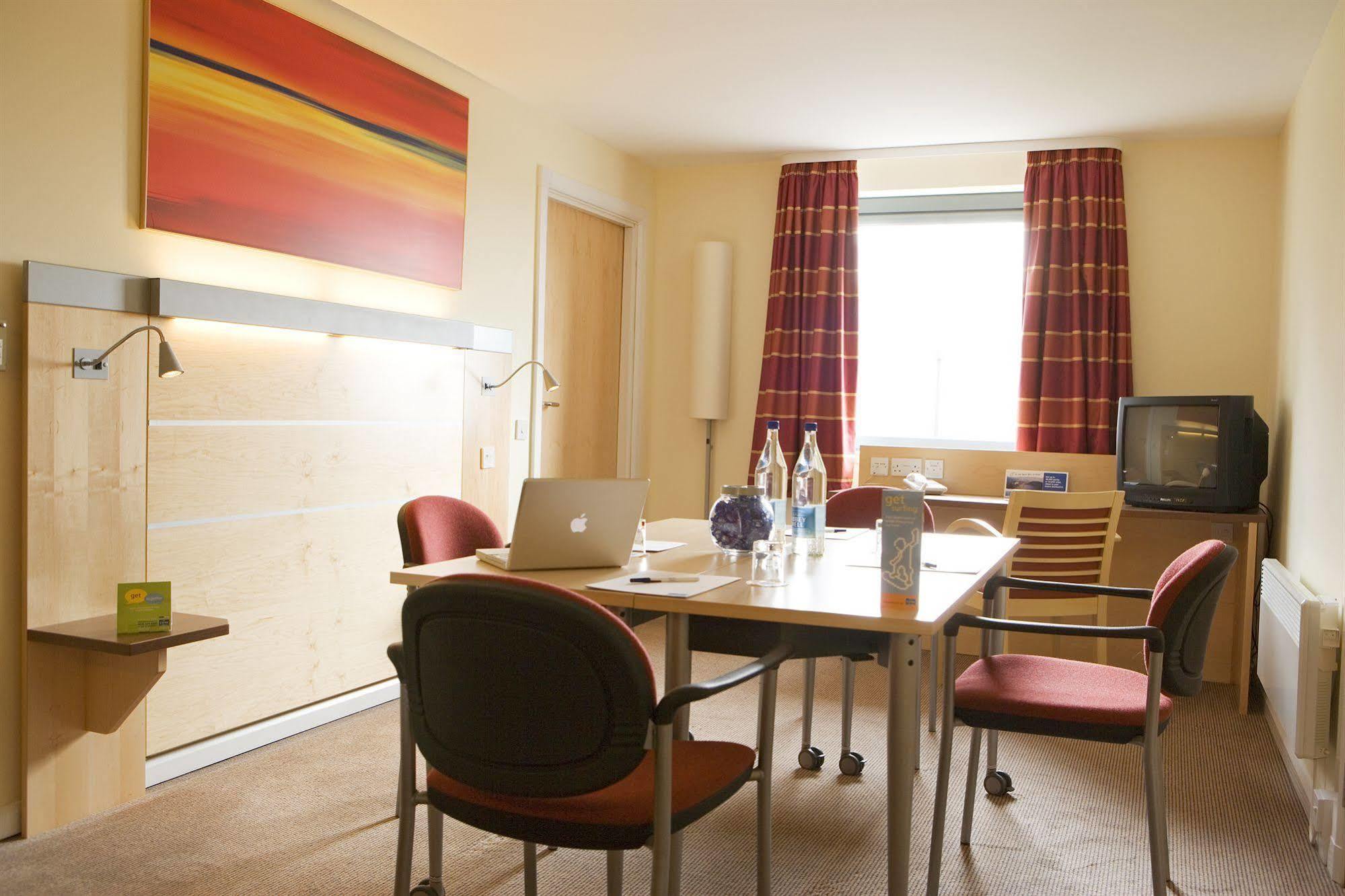 Holiday Inn Express Dunfermline By Ihg Екстер'єр фото