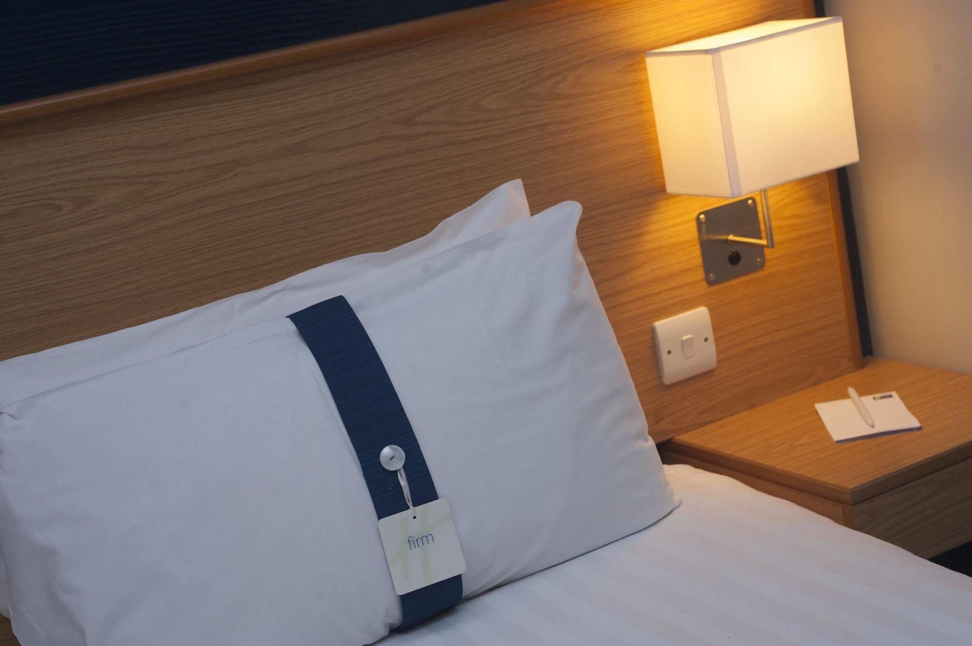 Holiday Inn Express Dunfermline By Ihg Екстер'єр фото